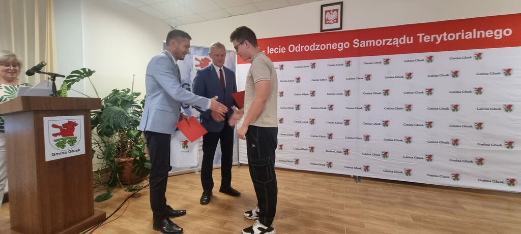 
                                                    Sesja Rady Gminy Głusk Stypendia
                                                