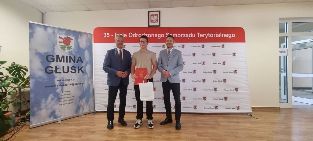 
                                                    Sesja Rady Gminy Głusk Stypendia
                                                