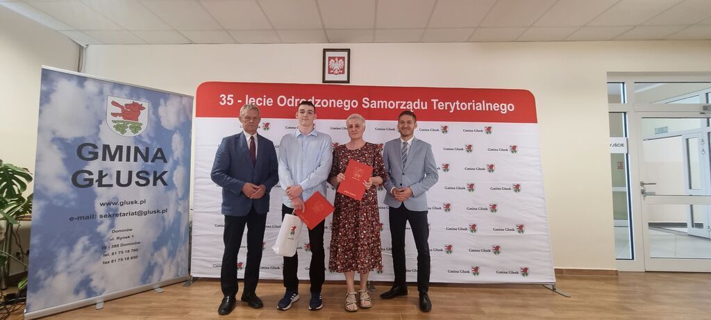 
                                                    Sesja Rady Gminy Głusk Stypendia
                                                