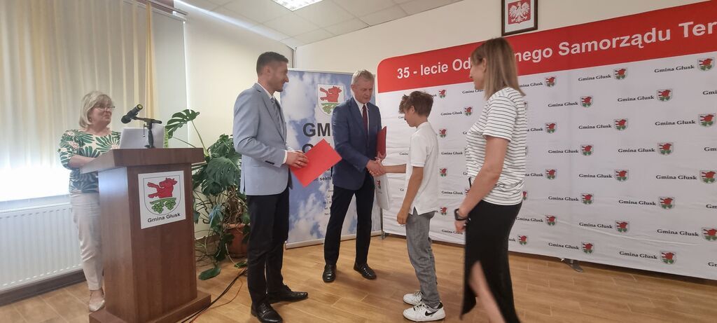 
                                                    Sesja Rady Gminy Głusk Stypendia
                                                