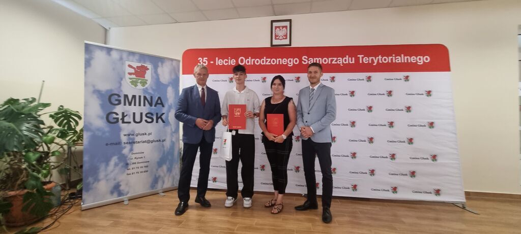 
                                                    Sesja Rady Gminy Głusk Stypendia
                                                