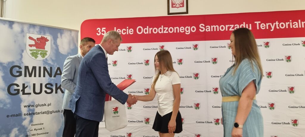 
                                                    Sesja Rady Gminy Głusk Stypendia
                                                