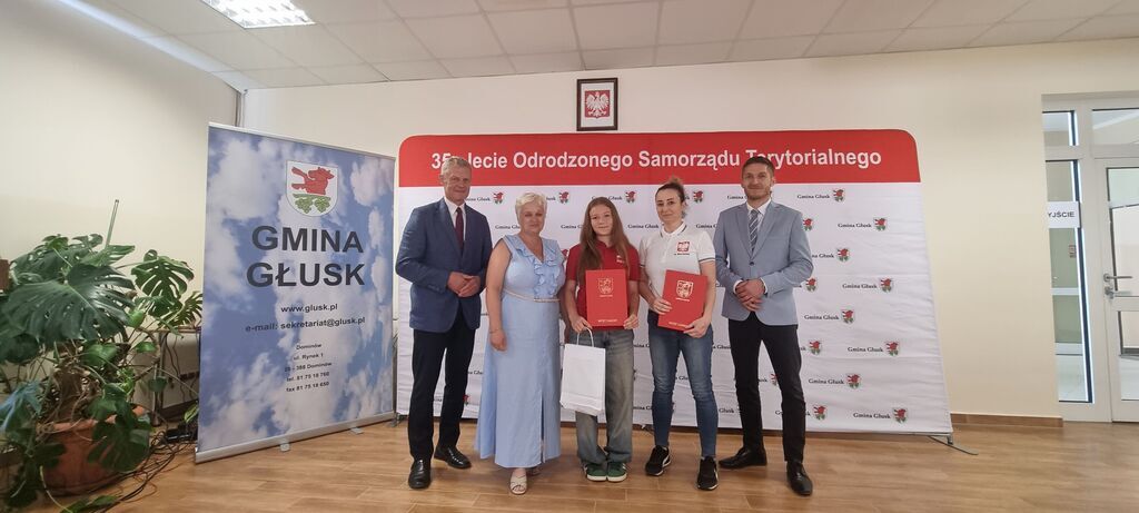 
                                                    Sesja Rady Gminy Głusk Stypendia
                                                