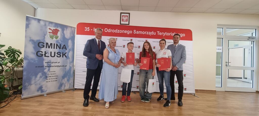 
                                                    Sesja Rady Gminy Głusk Stypendia
                                                