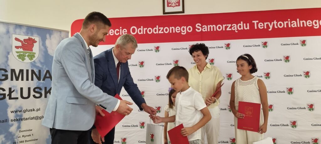 
                                                    Sesja Rady Gminy Głusk Stypendia
                                                