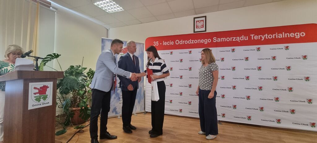 
                                                    Sesja Rady Gminy Głusk Stypendia
                                                