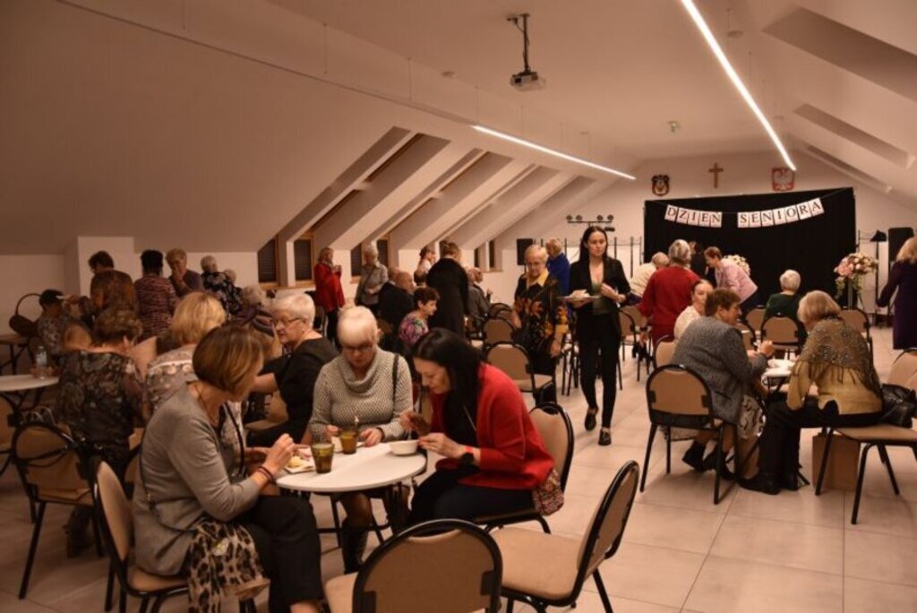 
                                                    Pierwsze święto seniorów
                                                