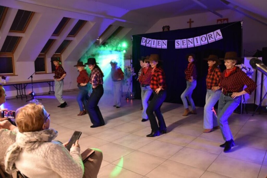 
                                                    Pierwsze święto seniorów
                                                