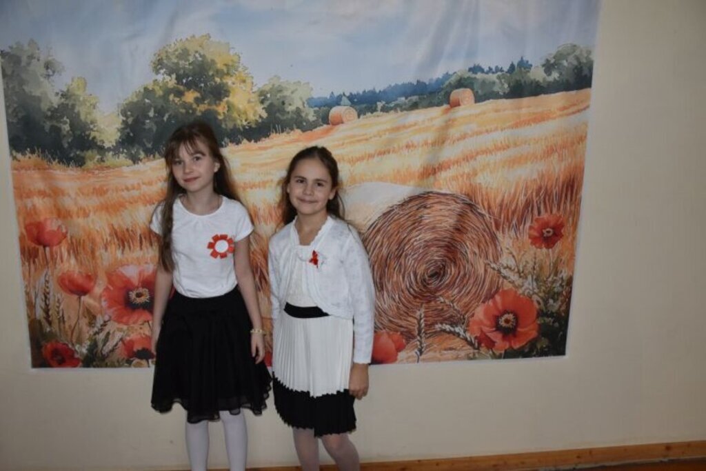 
                                                    Mali patrioci na występach w Mętowie
                                                