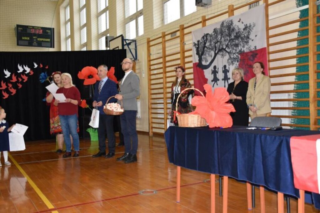 
                                                    Mali patrioci na występach w Mętowie
                                                