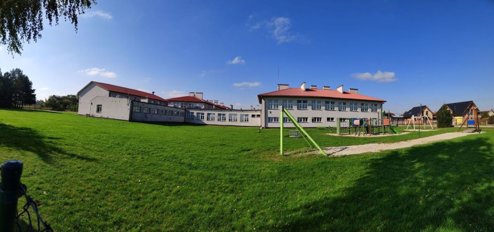 Gmina Domaniów pozyskała kolejne dofinansowanie w kwocie 6 794 684,63 zł ze środków UE na zadanie termomodernizacji budynków szkolnych.