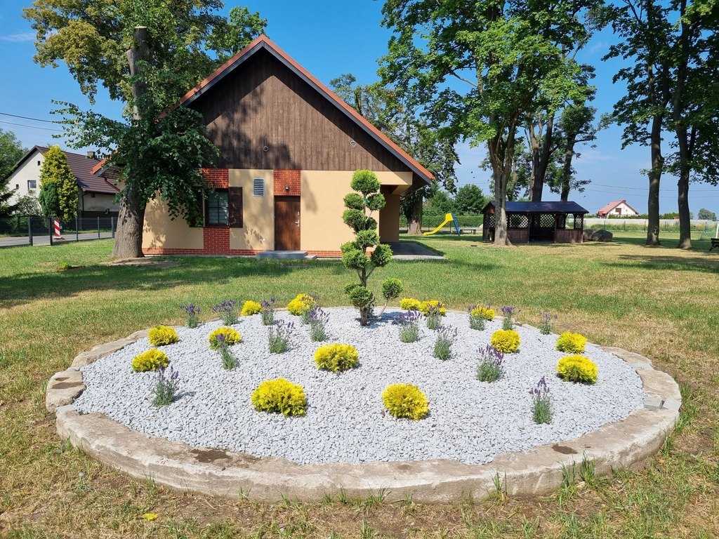 Poprawa estetyki terenu przy świetlicy wiejskiej w Piskorzówku