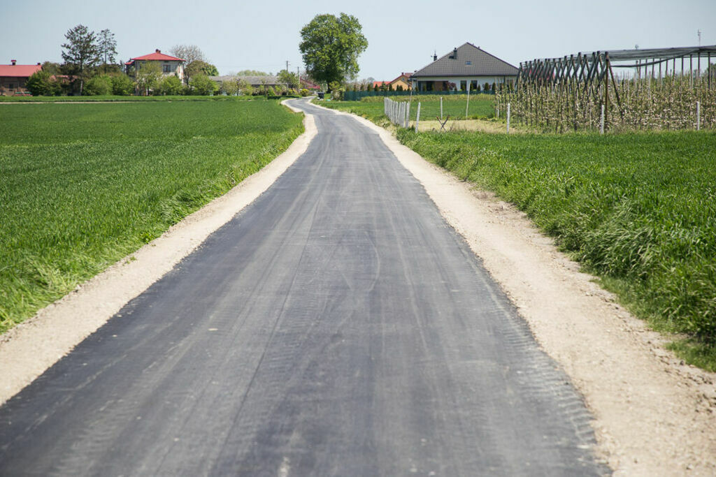 droga asfaltowa w Krasieninie