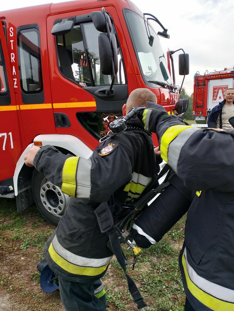 zakładanie butli z powietrzem