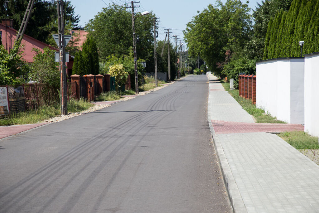 Droga gminna 106046L w miejscowości Zalesie