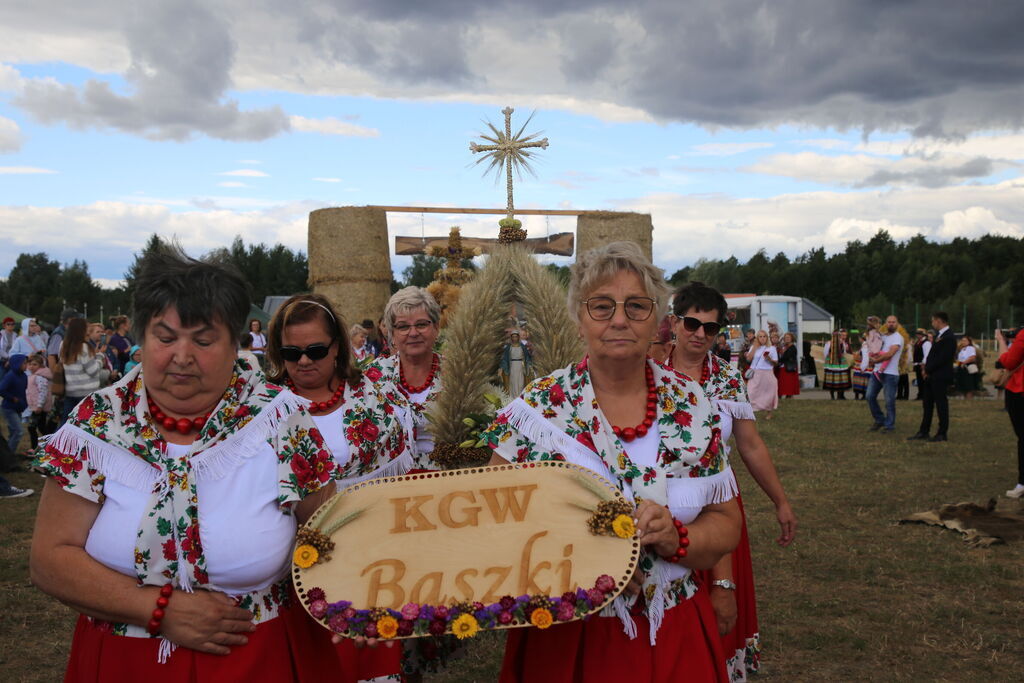 Dożynki Gminy Niemce 2025 - korowód wieńców