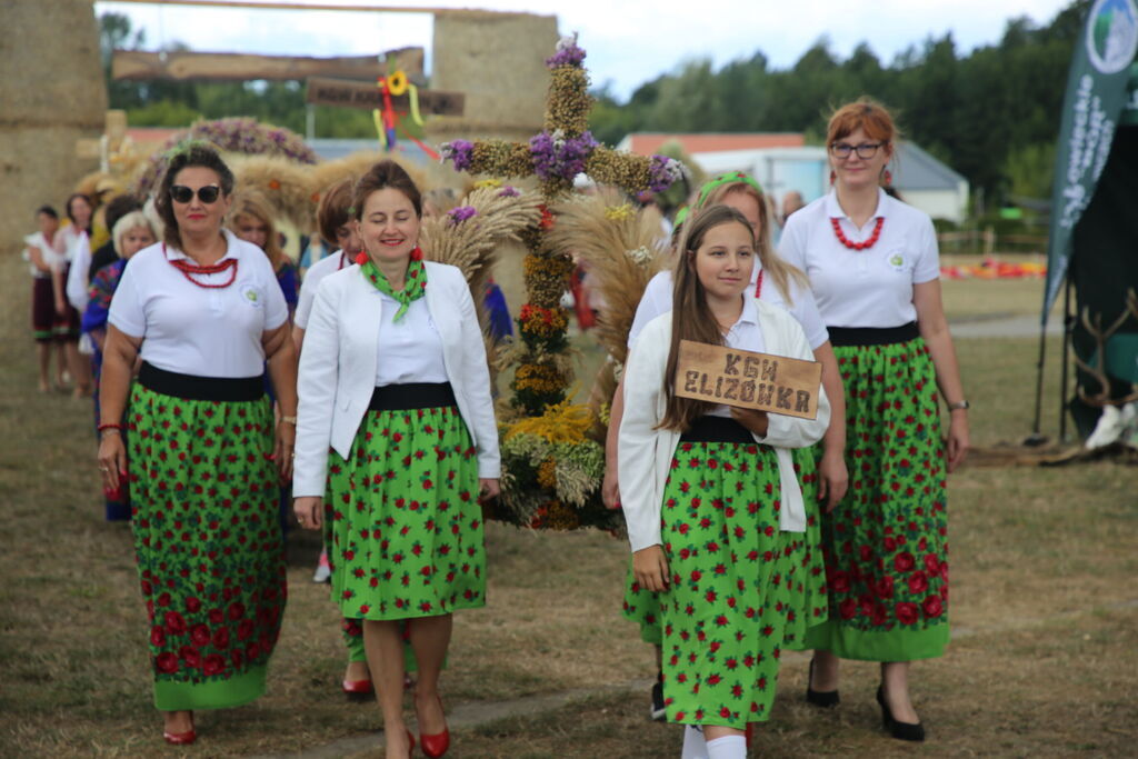Dożynki Gminy Niemce 2025 - korowód wieńców