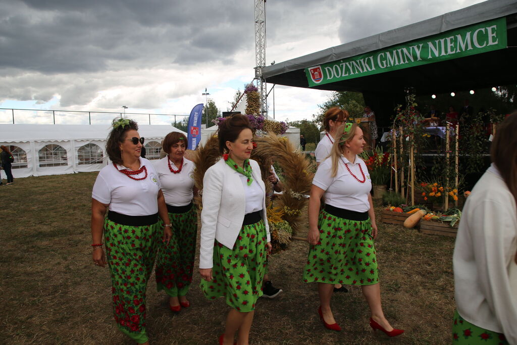 Dożynki Gminy Niemce 2025 - korowód wieńców