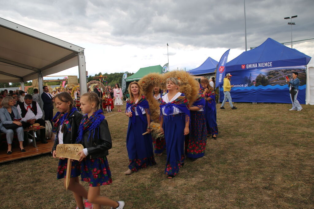 Dożynki Gminy Niemce 2025 - korowód wieńców