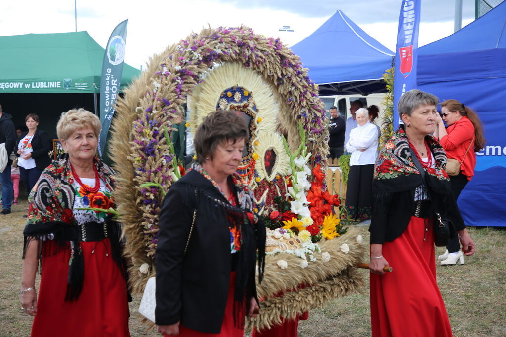 Dożynki Gminy Niemce 2025 - korowód wieńców
