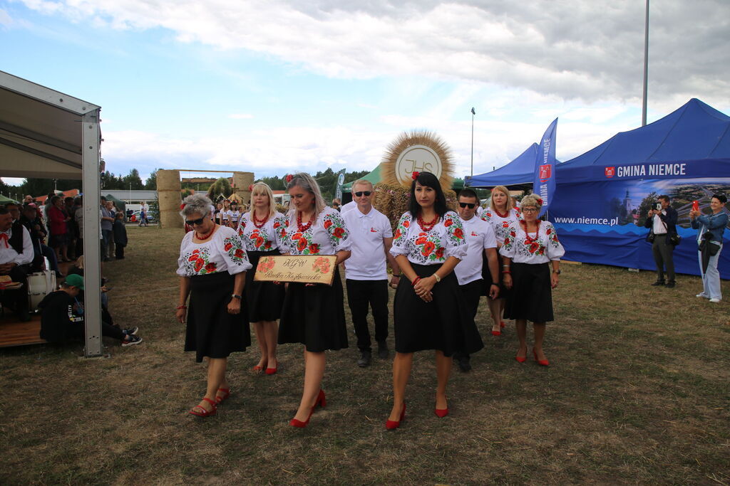 Dożynki Gminy Niemce 2025 - korowód wieńców