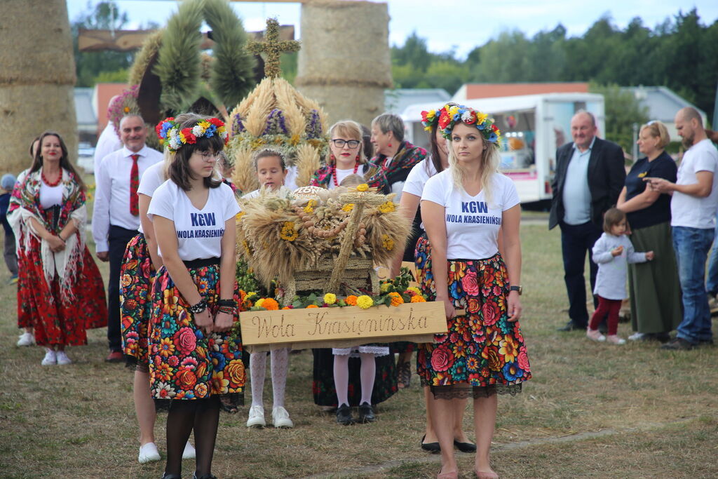 Dożynki Gminy Niemce 2025 - korowód wieńców