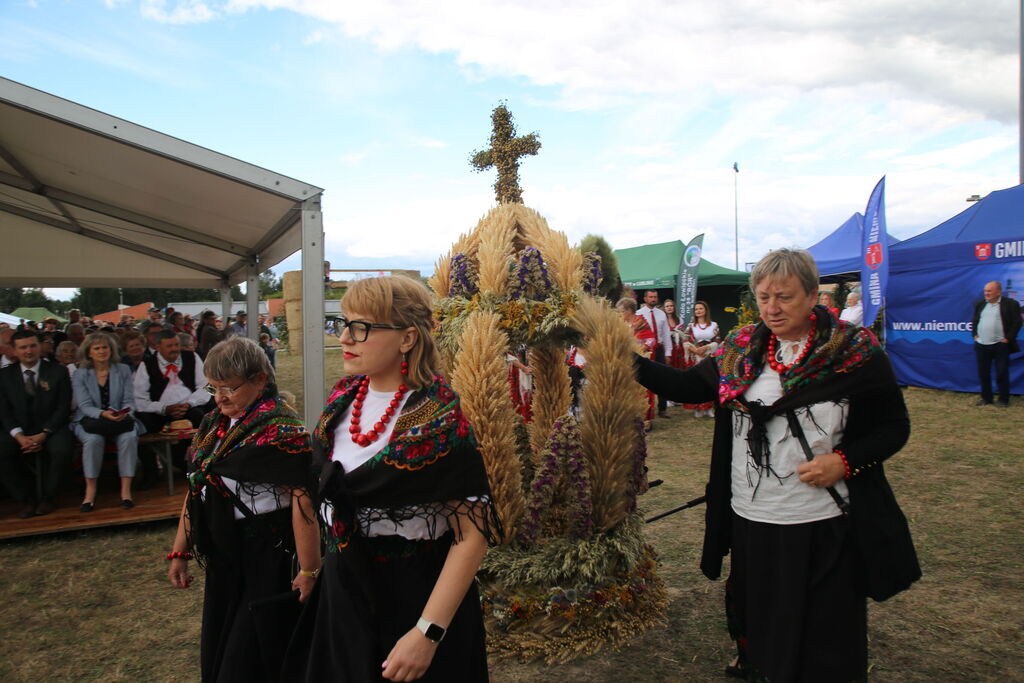 Dożynki Gminy Niemce 2025 - korowód wieńców