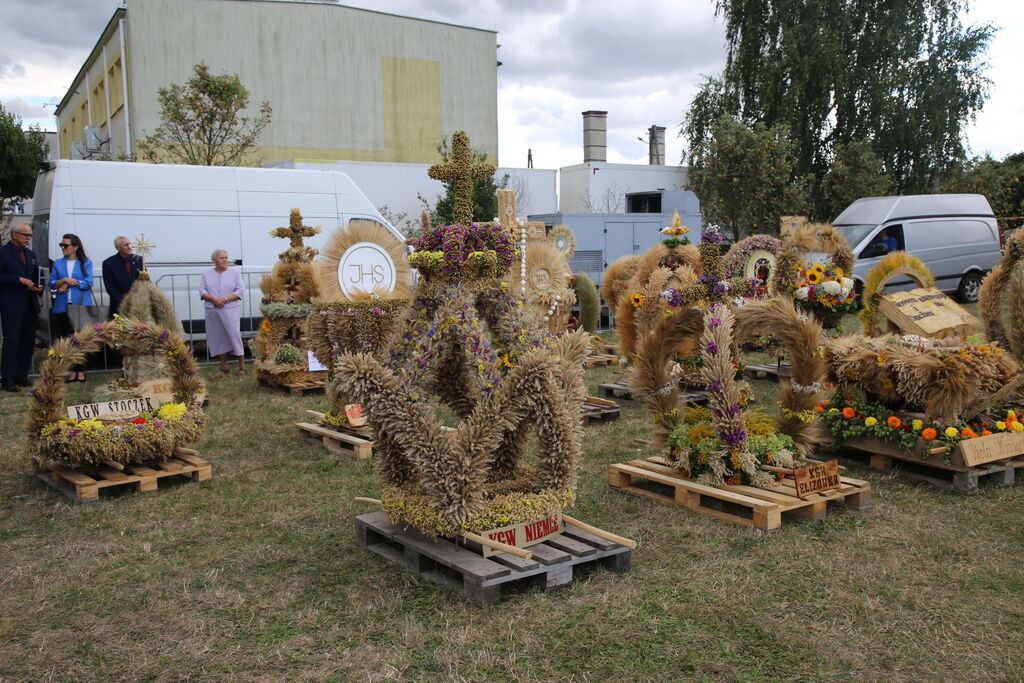 Dożynki Gminy Niemce 2025 - korowód wieńców