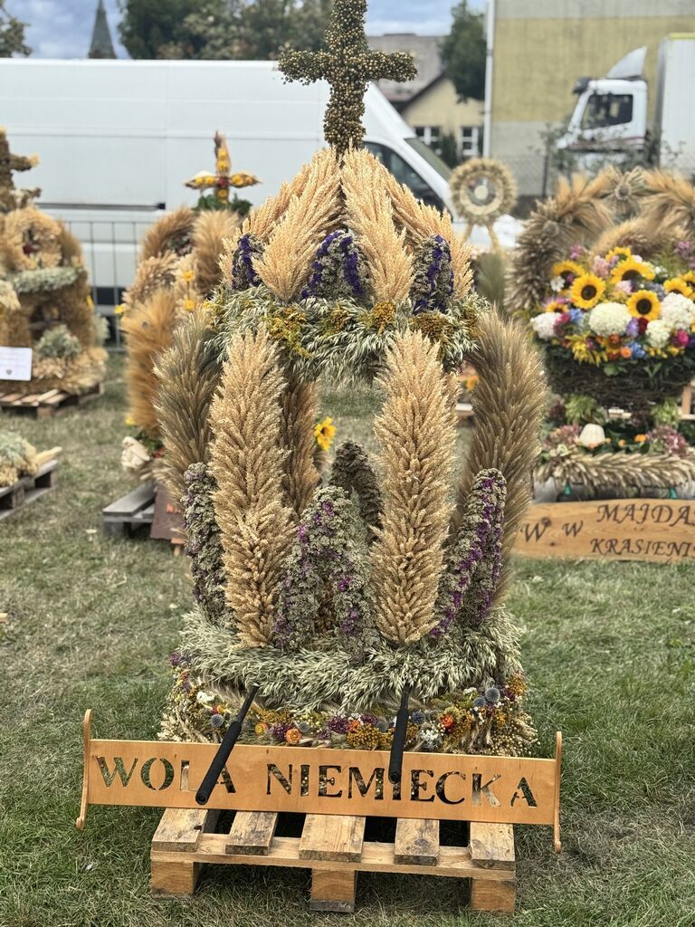 Dożynki Gminy Niemce 2025 - korowód wieńców