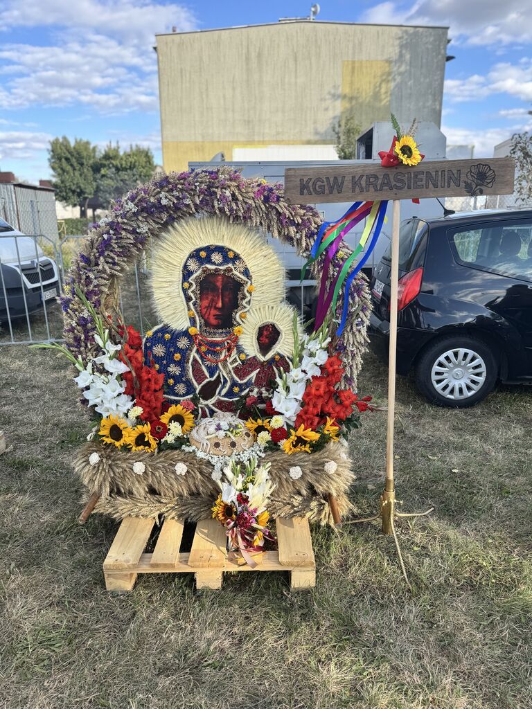 Dożynki Gminy Niemce 2025 - korowód wieńców