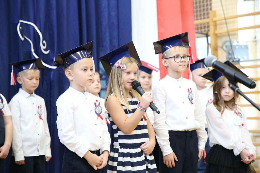 Ślubowanie klas pierwszych w Szkole Podstawowej w Krasieninie