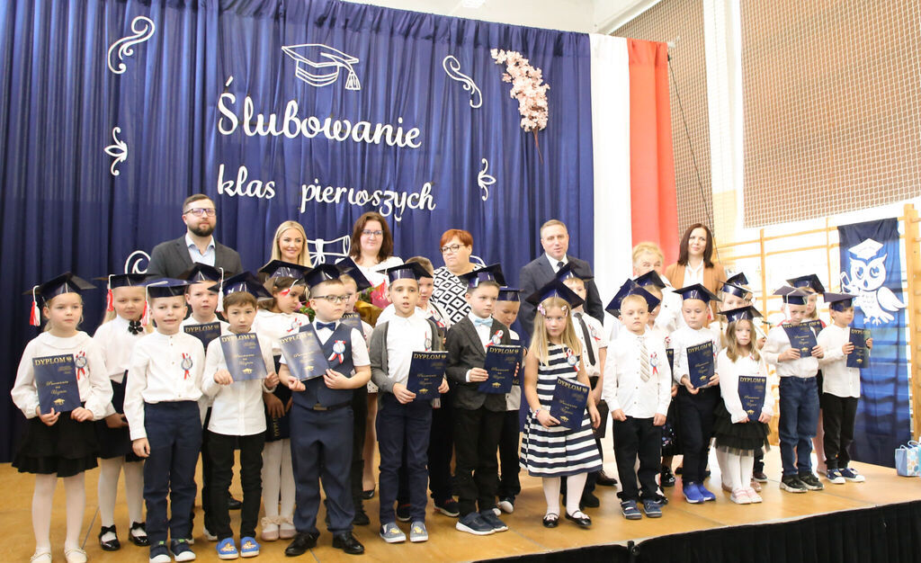 Ślubowanie klas pierwszych w Szkole Podstawowej w Krasieninie
