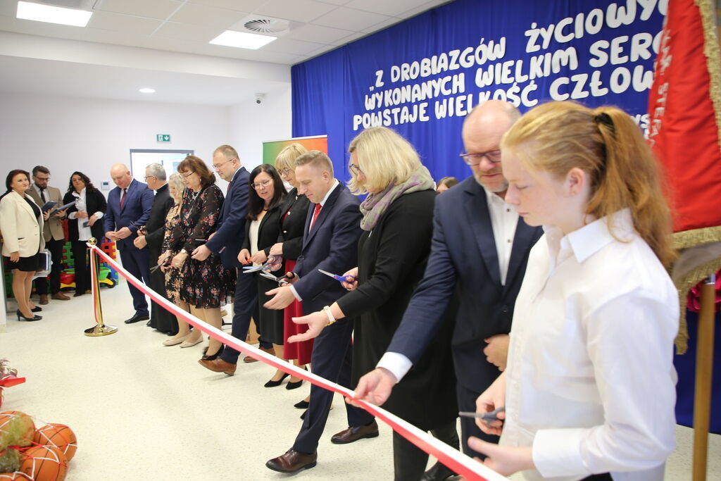 Otwarcie nowego budynku szkoły w Nasutowie