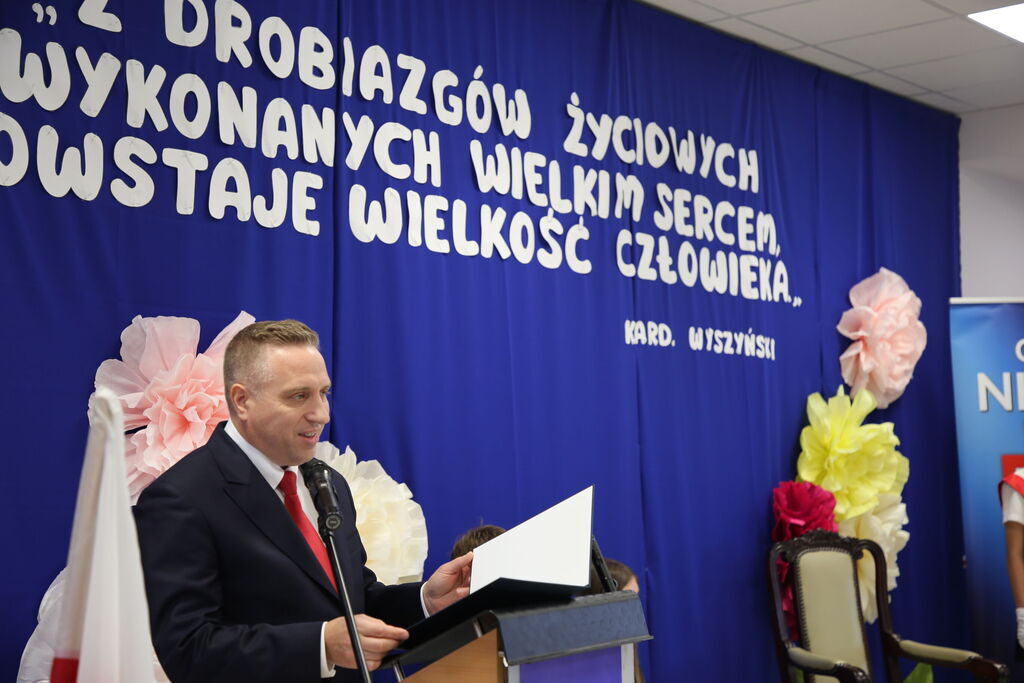 Otwarcie nowego budynku szkoły w Nasutowie