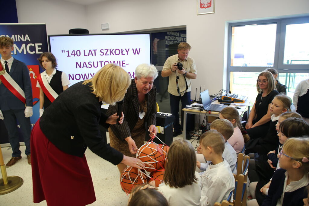 Otwarcie nowego budynku szkoły w Nasutowie