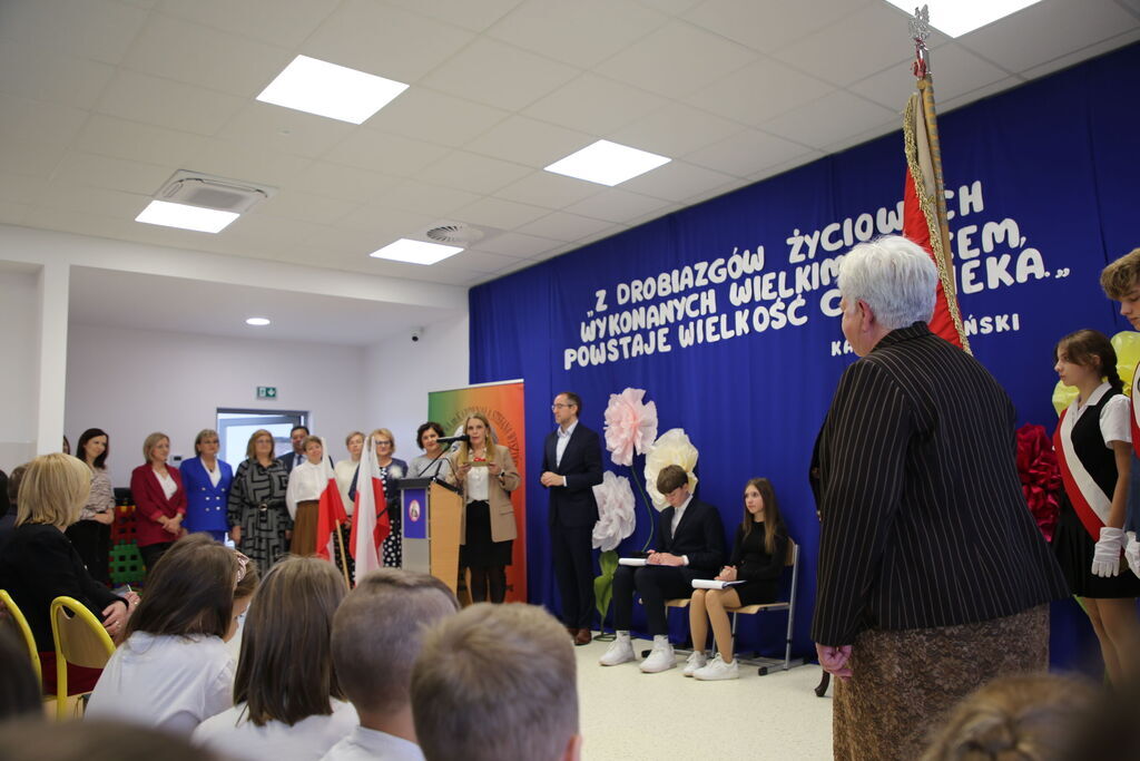 Otwarcie nowego budynku szkoły w Nasutowie