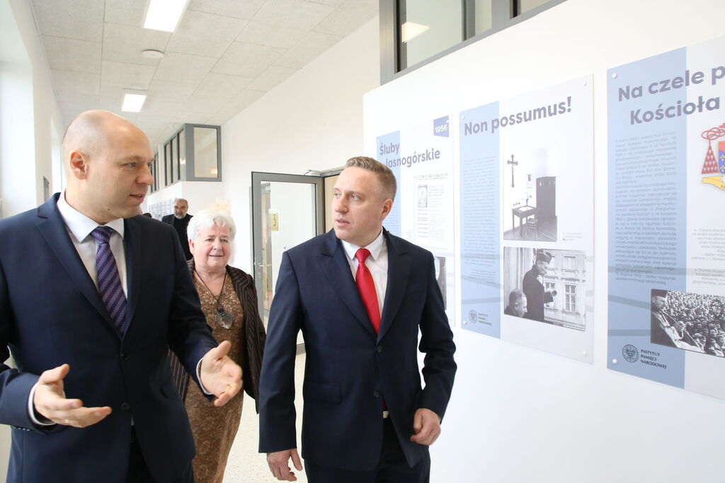 Otwarcie nowego budynku szkoły w Nasutowie