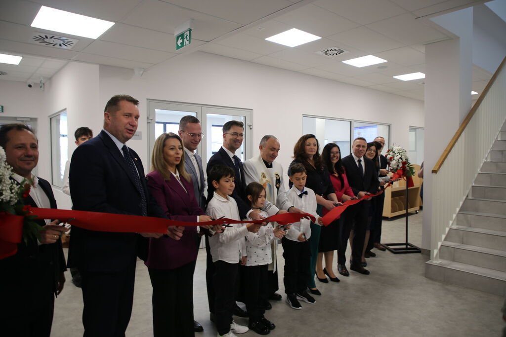 Otwarcie nowego budynku szkoły w Jakubowicach Konińskich