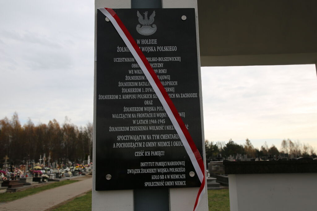 ODSŁONIĘCIE TABLICY PAMIĄTKOWEJ