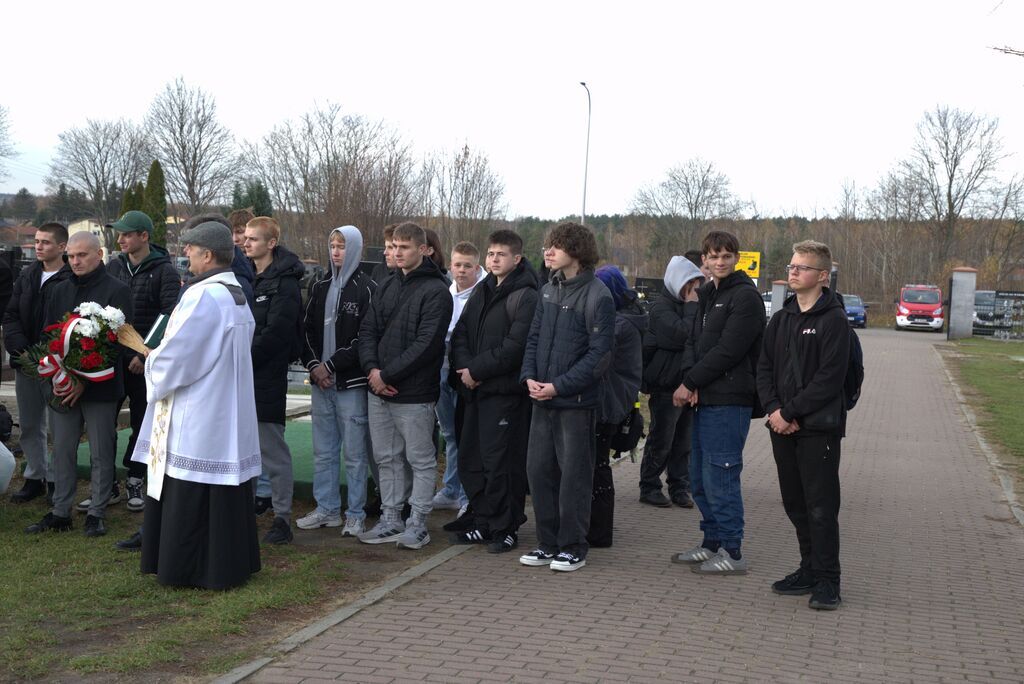 ODSŁONIĘCIE TABLICY PAMIĄTKOWEJ