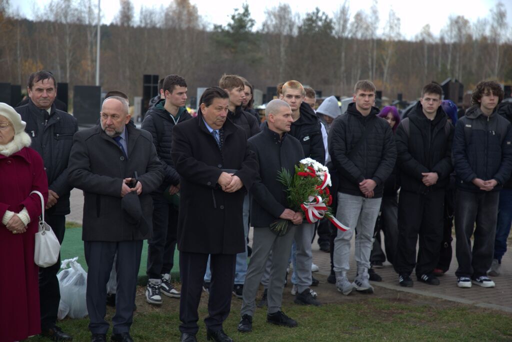 ODSŁONIĘCIE TABLICY PAMIĄTKOWEJ