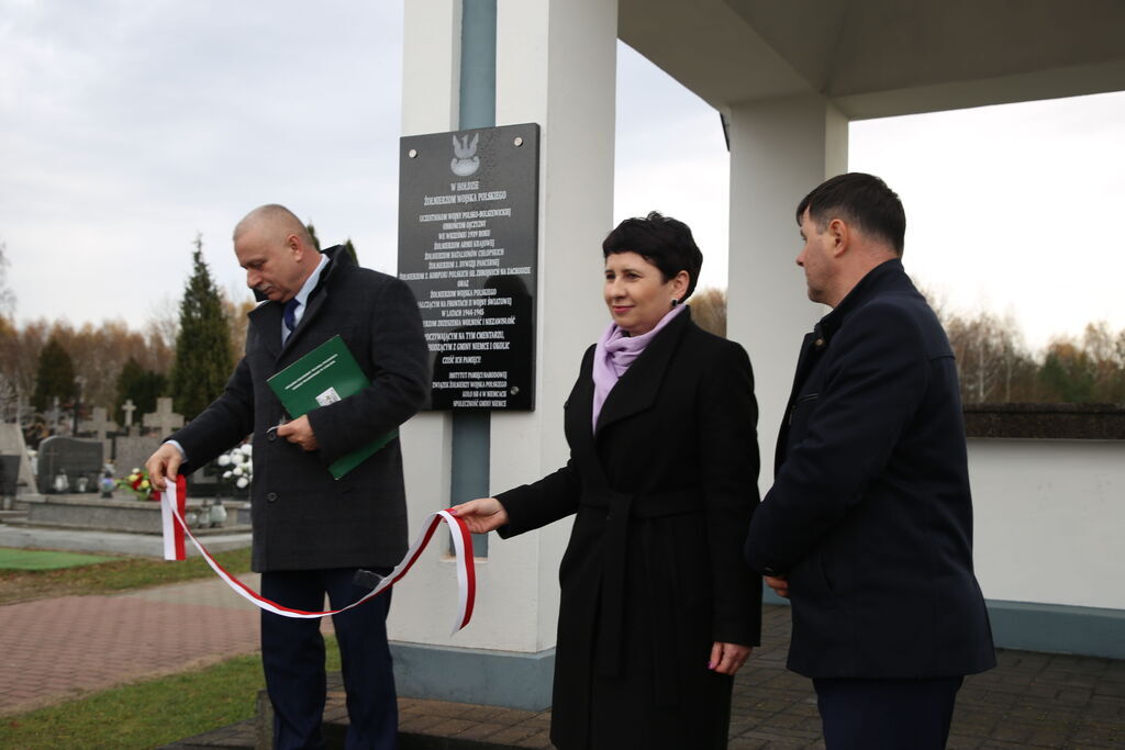 ODSŁONIĘCIE TABLICY PAMIĄTKOWEJ