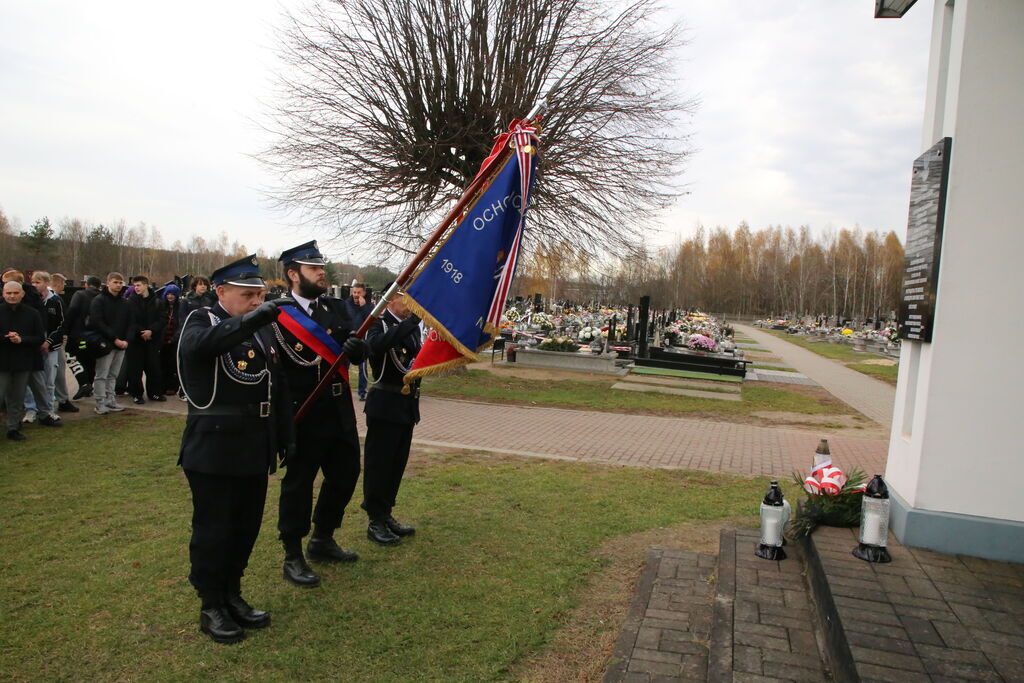 ODSŁONIĘCIE TABLICY PAMIĄTKOWEJ