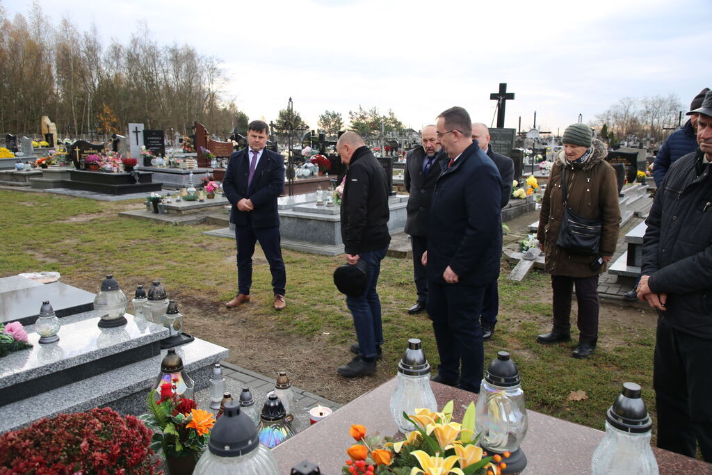 ODSŁONIĘCIE TABLICY PAMIĄTKOWEJ