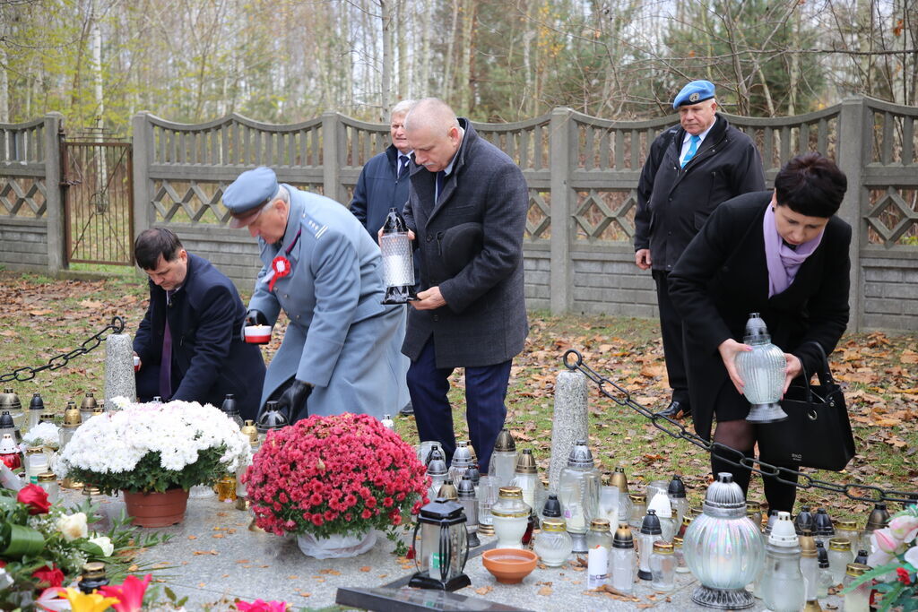 ODSŁONIĘCIE TABLICY PAMIĄTKOWEJ