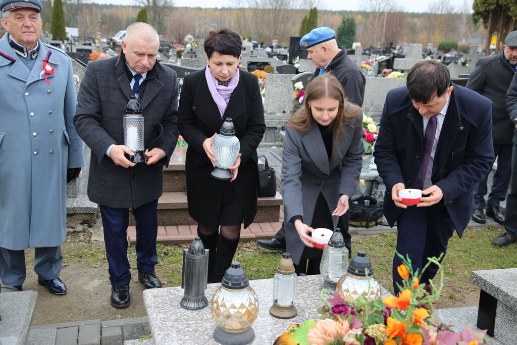 ODSŁONIĘCIE TABLICY PAMIĄTKOWEJ