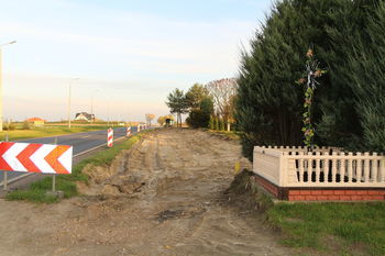 Budowa chodnika wzdłuż drogi krajowej nr 82 z dojściami do zatok autobusowych w Łuszczowie Drugim