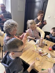 Uczniowie klas 1 i 3 z ZSP w Łuszczowie na WARSZTATACH WIELKANOCNYCH w Klubie Seniora w Rudniku!