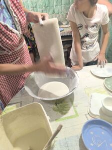 Warsztaty garncarskie w Gminie Wólka – tradycja, pasja i nowe umiejętności