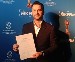 Mieszkaniec naszej Gminy – Damian Bieniek – odnosi kolejne sukcesy na międzynarodowej scenie filmowej!